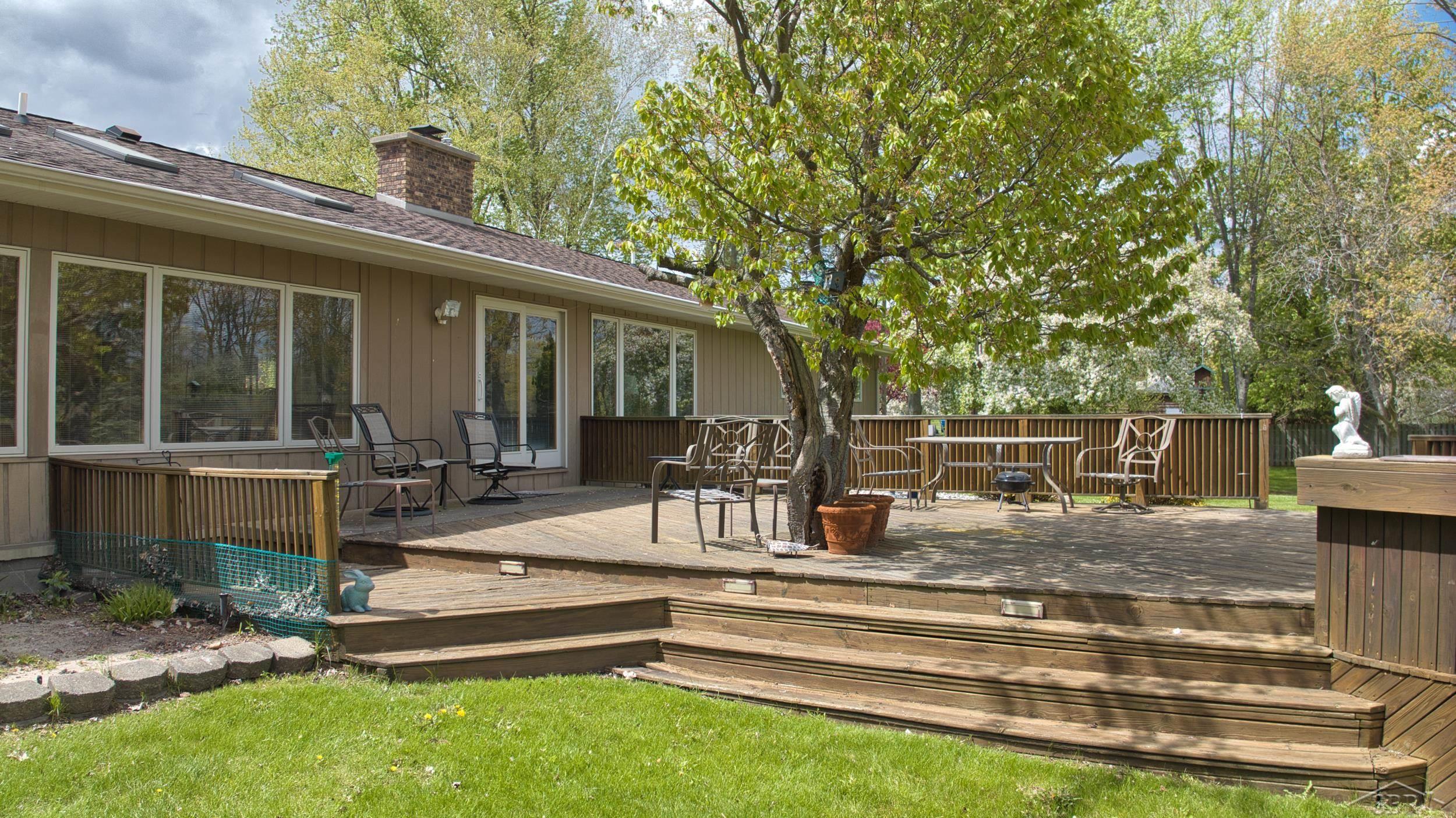 5220 North River Road Freeland, MI 48623 - Photo 4 of 47