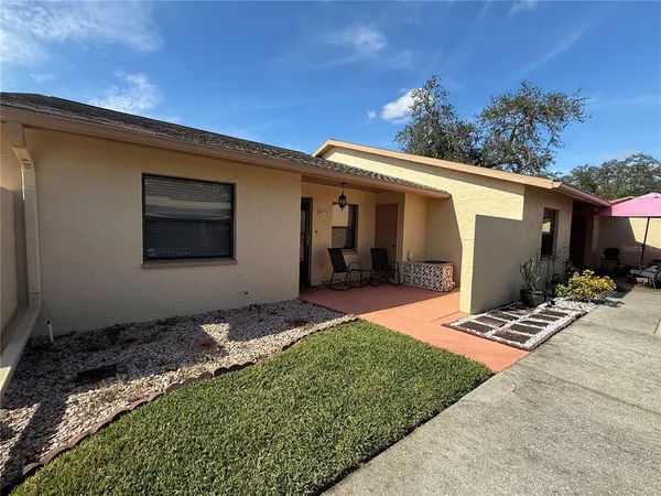 $1,800 | 38350 Ironwood Place, Unit 5, Zephyrhills, FL 33542