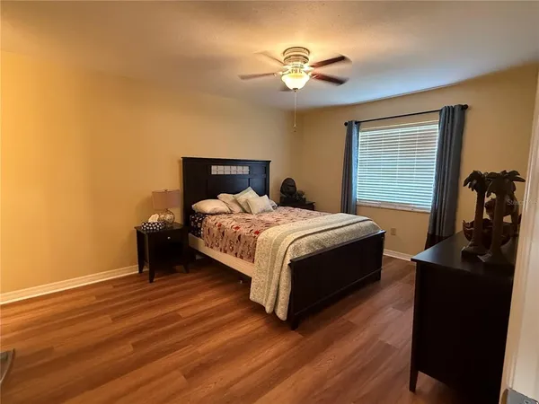 $1,800 | 38350 Ironwood Place, Unit 5, Zephyrhills, FL 33542