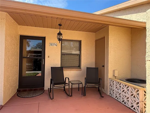 $1,800 | 38350 Ironwood Place, Unit 5, Zephyrhills, FL 33542