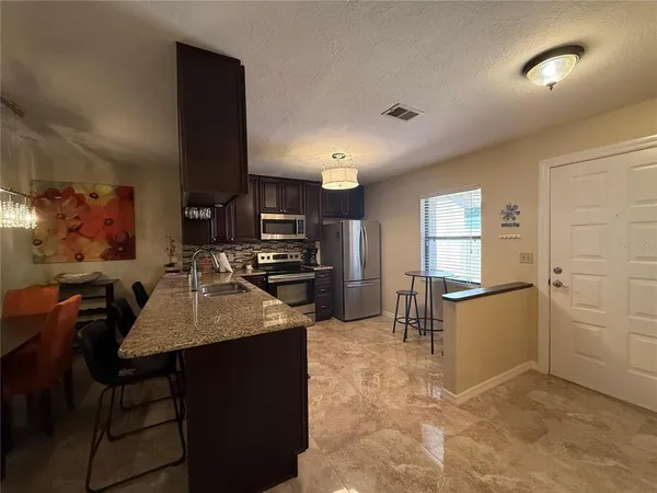 $1,800 | 38350 Ironwood Place, Unit 5, Zephyrhills, FL 33542