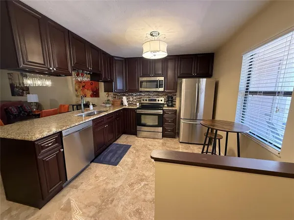 $1,800 | 38350 Ironwood Place, Unit 5, Zephyrhills, FL 33542