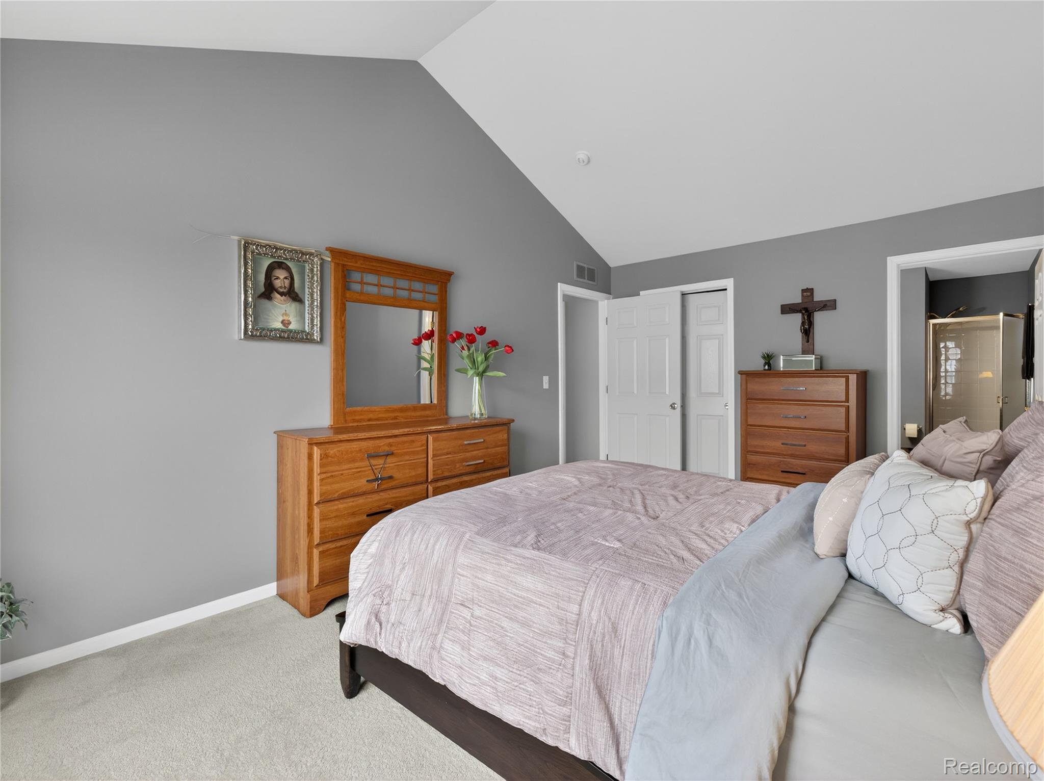 1834 Flagstone Circle, Unit 37 Rochester, MI 48307 - Photo 20 of 31 Bedroom featuring ensuite bathroom, a closet, light colored carpet, and lofted ceiling