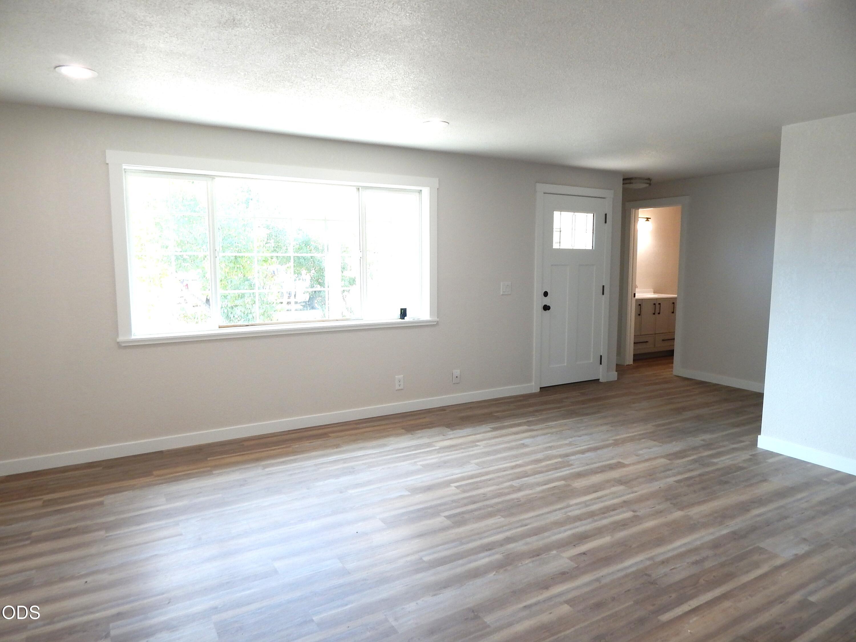 8222 Division Road White City, OR 97503 - Photo 3 of 21