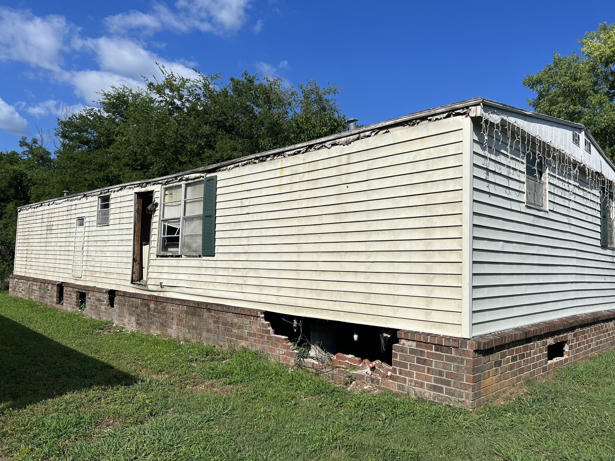 20 Providence Road Fayetteville, TN 37334 - Photo 12 of 19 a view of a house with a yard and wooden fence