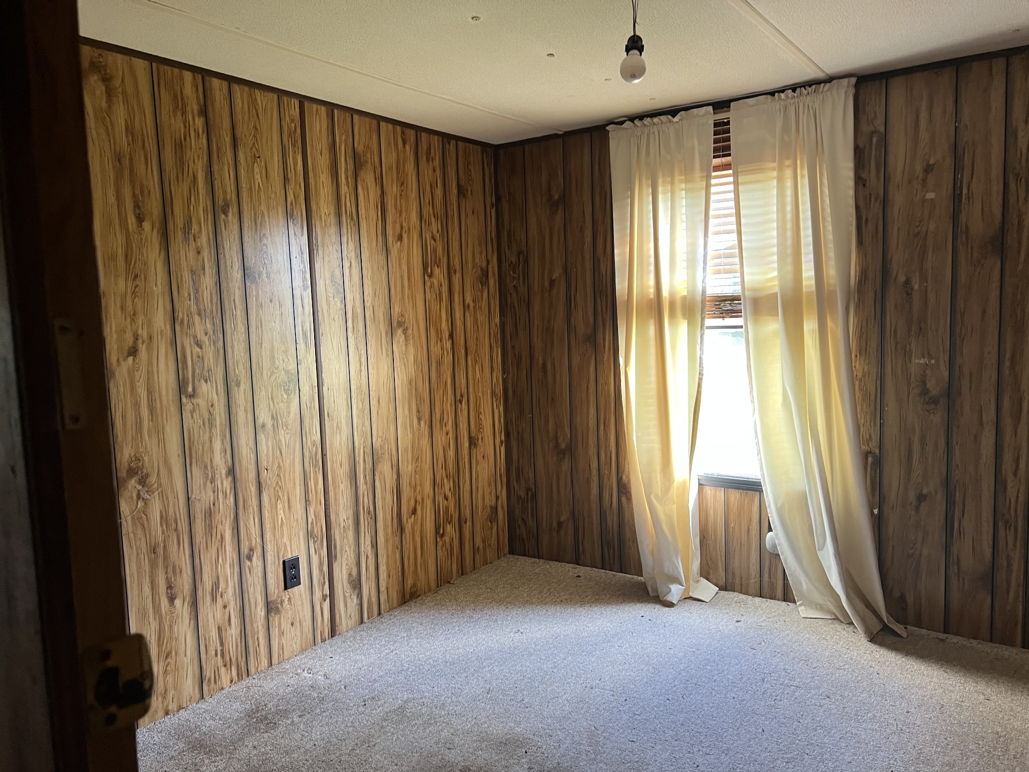 20 Providence Road Fayetteville, TN 37334 - Photo 15 of 19 a view of an empty room with a window