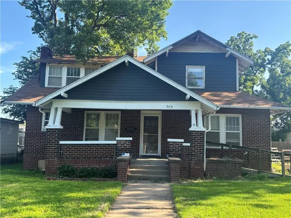 $160,000 | 304 East 4th Street, Cherryvale, KS 67335