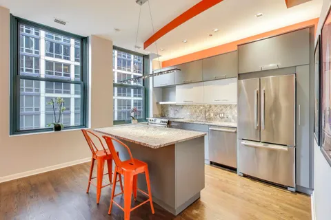 $275,000 | 208 West Washington Street, Unit 1913, Chicago, IL 60606