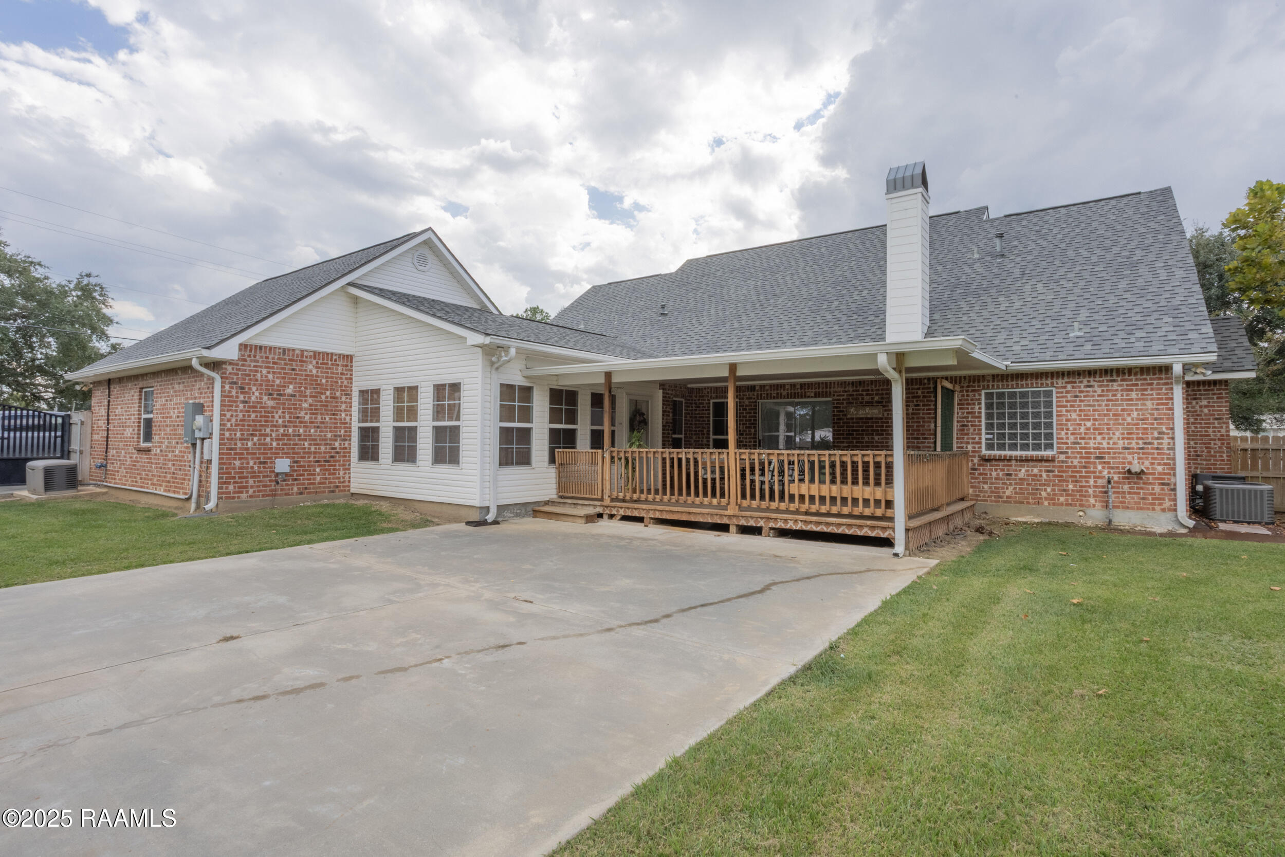 660 South Broadway Street Church Point, LA 70525 - Photo 2 of 34 Porch and Patio