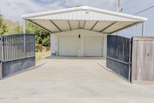 $450,000 | 660 South Broadway Street, Church Point, LA 70525