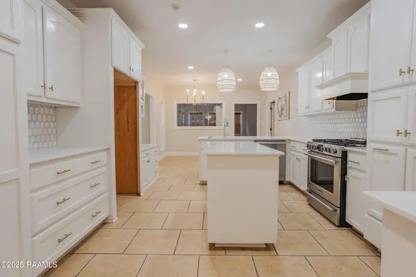 $450,000 | 660 South Broadway Street, Church Point, LA 70525