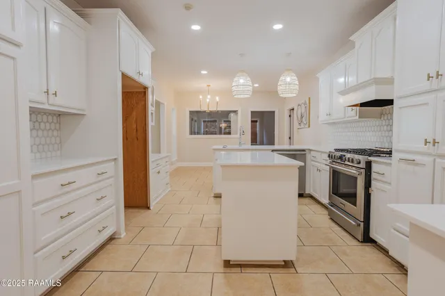 $450,000 | 660 South Broadway Street, Church Point, LA 70525