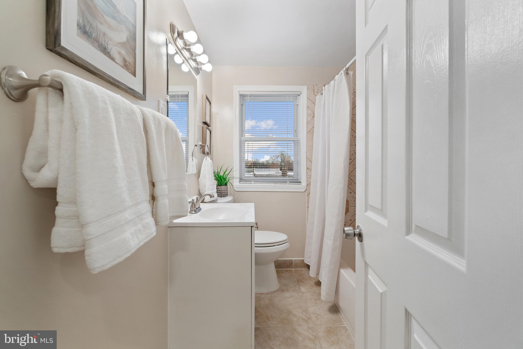 140 West Edgevale Road Brooklyn, MD 21225 - Photo 15 of 30 Updated 2nd level bathroom with tub/shower