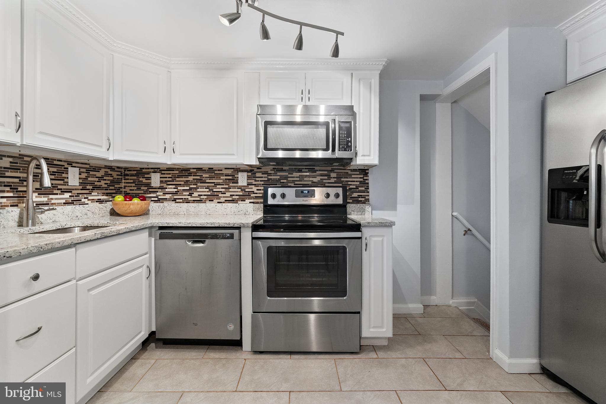 140 West Edgevale Road Brooklyn, MD 21225 - Photo 8 of 30 Stainless steel appliances & ample cabinetry