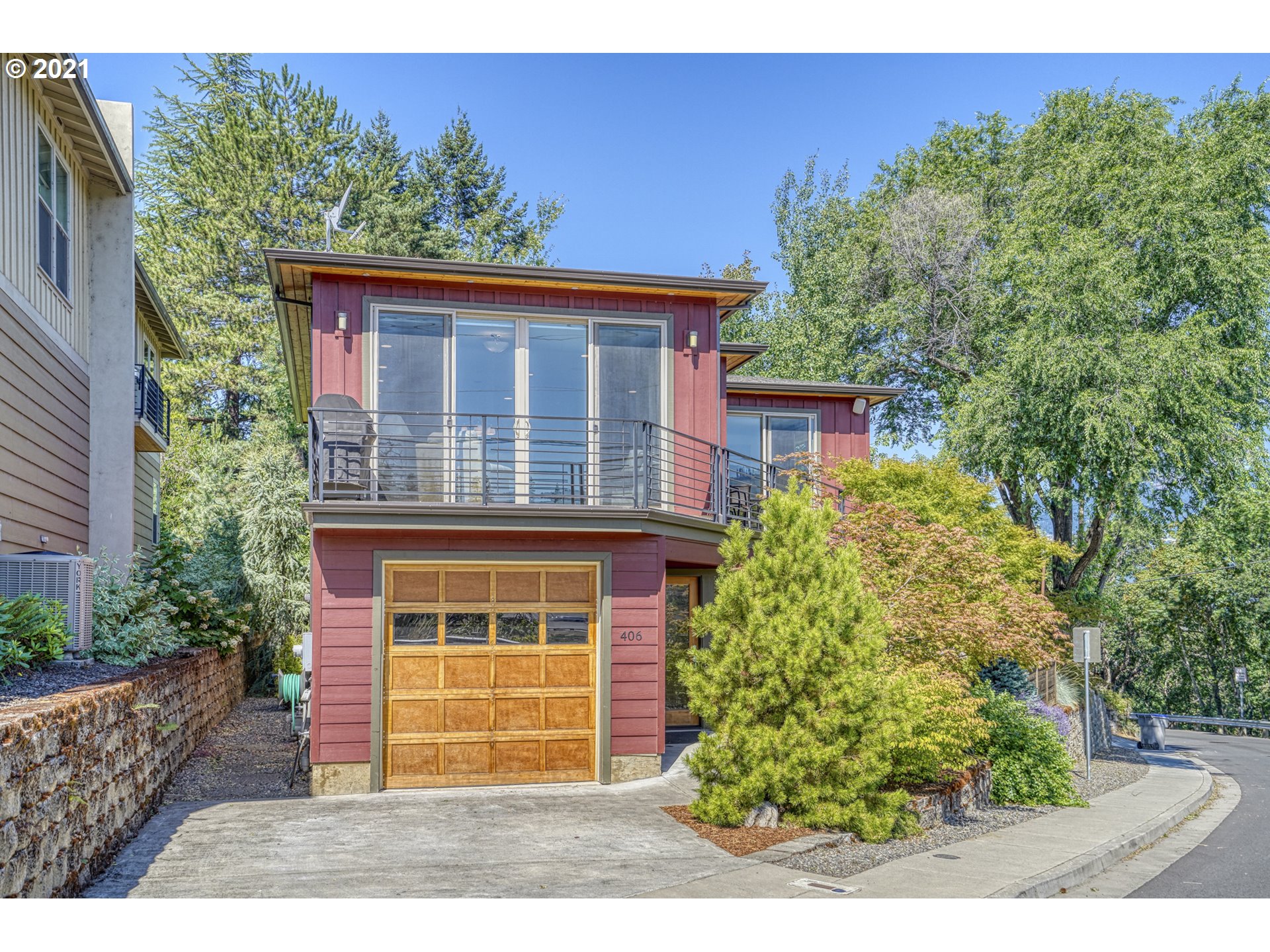 406 Bluff Road Hood River, OR 97031 - Photo 2 of 31 Gallery Image 2