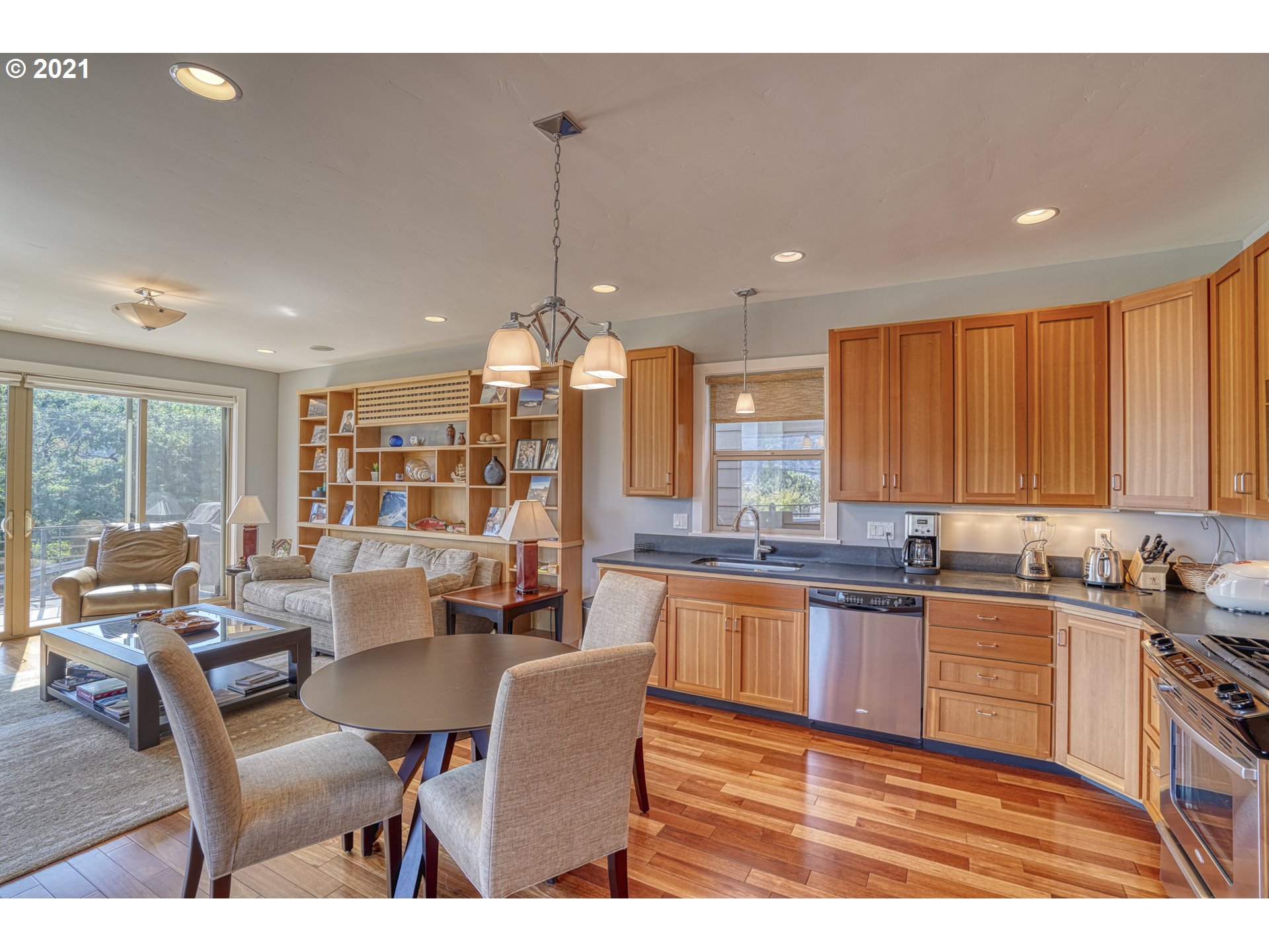 406 Bluff Road Hood River, OR 97031 - Photo 12 of 31 Gallery Image 12