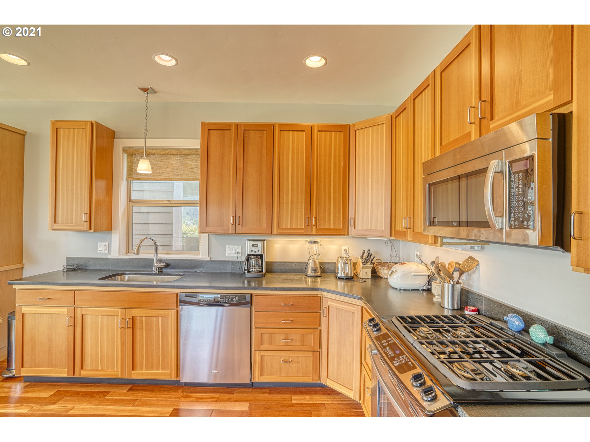 406 Bluff Road Hood River, OR 97031 - Photo 13 of 31 Gallery Image 13