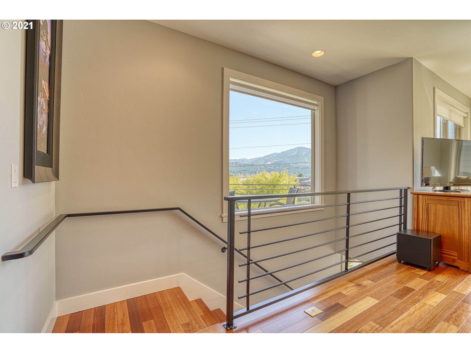 406 Bluff Road Hood River, OR 97031 - Photo 5 of 31 Gallery Image 5