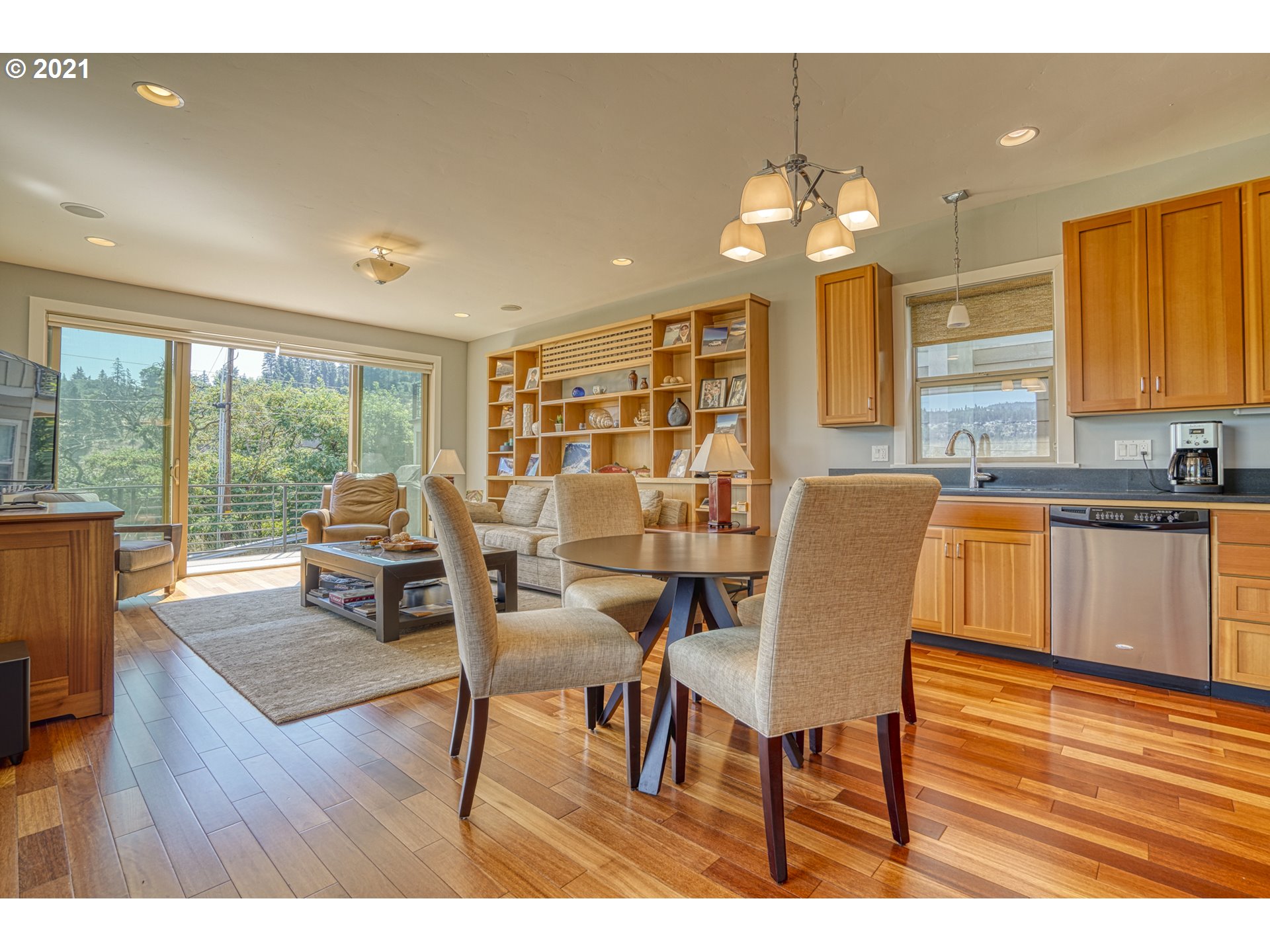406 Bluff Road Hood River, OR 97031 - Photo 6 of 31 Gallery Image 6