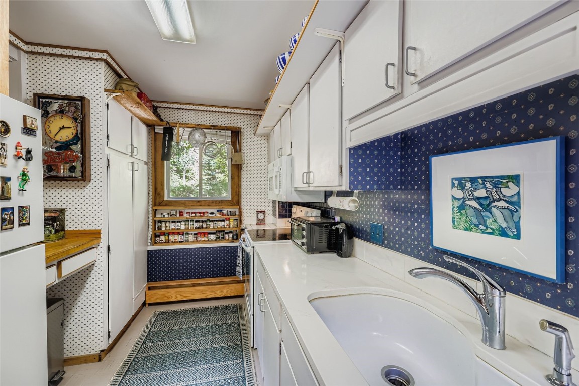 819 Valley View Drive Georgetown, CO 80444 - Photo 8 of 29 a bathroom with a tub sink and a large window