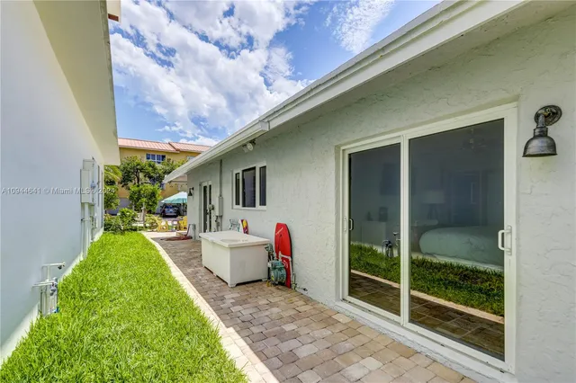 $9,750 | 309 Oak Street, Hollywood, FL 33019