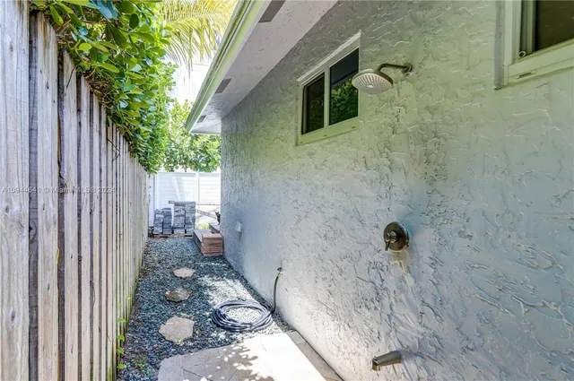 $9,750 | 309 Oak Street, Hollywood, FL 33019