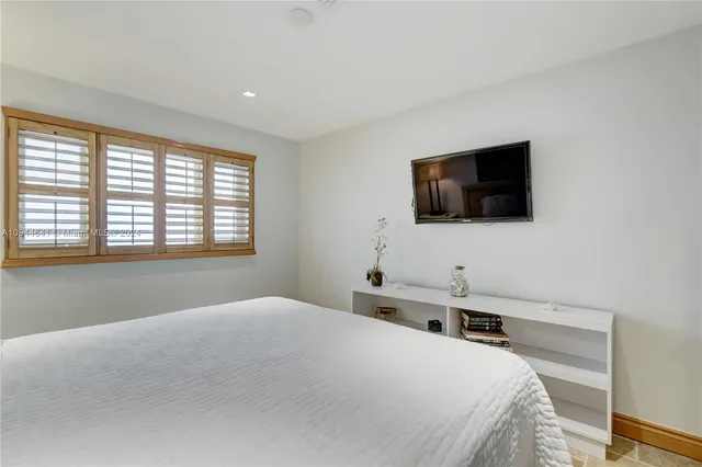 $9,750 | 309 Oak Street, Hollywood, FL 33019