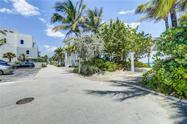 $9,750 | 309 Oak Street, Hollywood, FL 33019