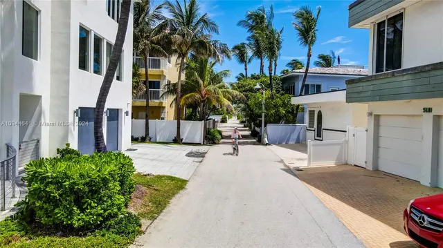 $9,750 | 309 Oak Street, Hollywood, FL 33019