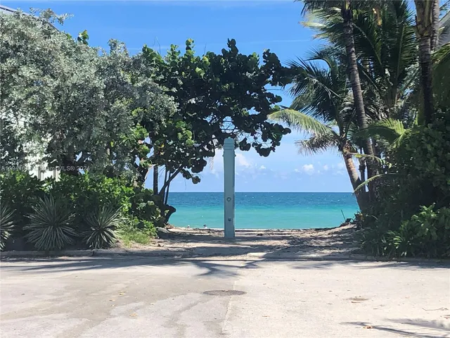 $9,750 | 309 Oak Street, Hollywood, FL 33019