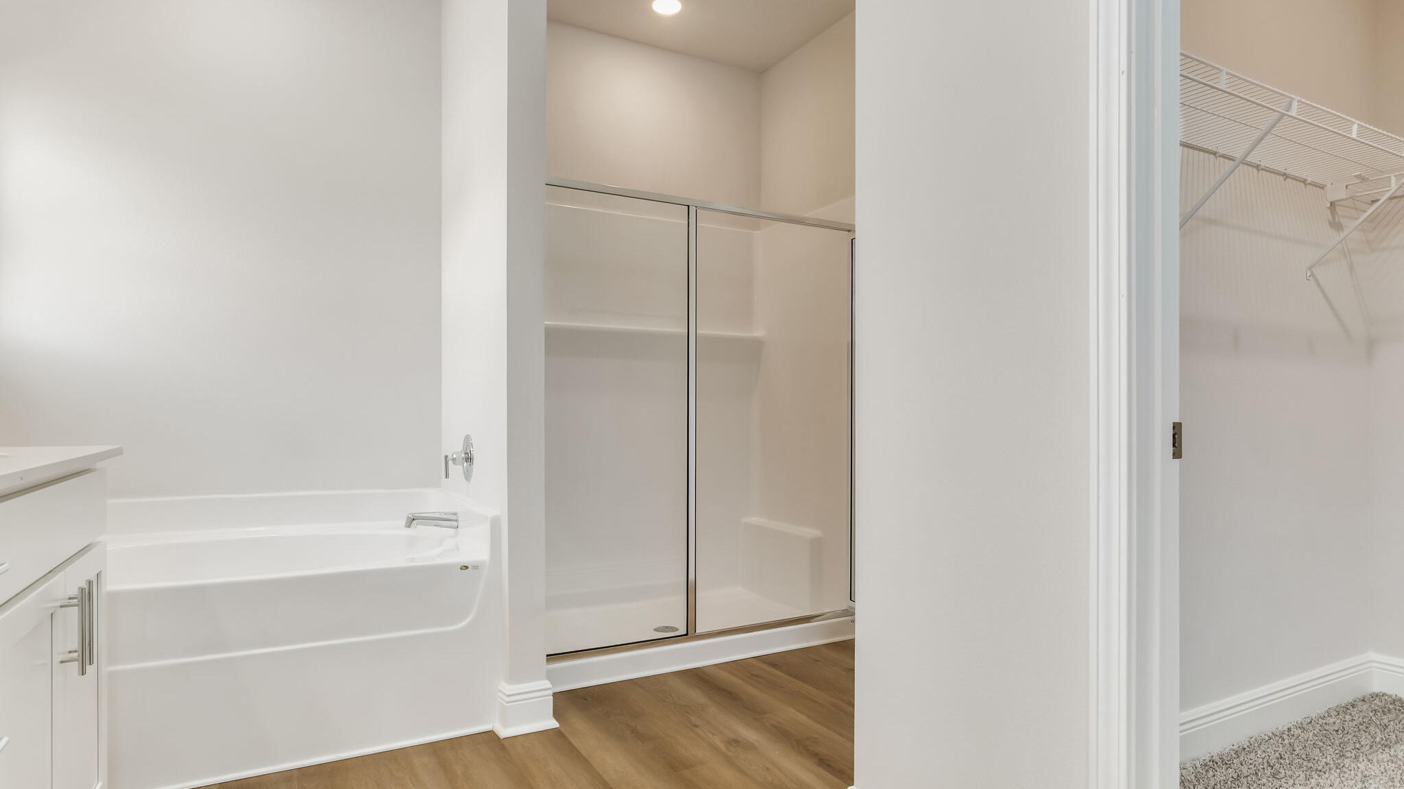 5619 Thatcher Road Crestview, FL 32539 - Photo 17 of 32 a bathroom with a bathtub