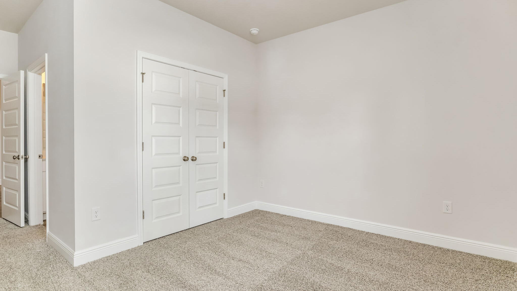 5619 Thatcher Road Crestview, FL 32539 - Photo 23 of 32 an empty room with closet area
