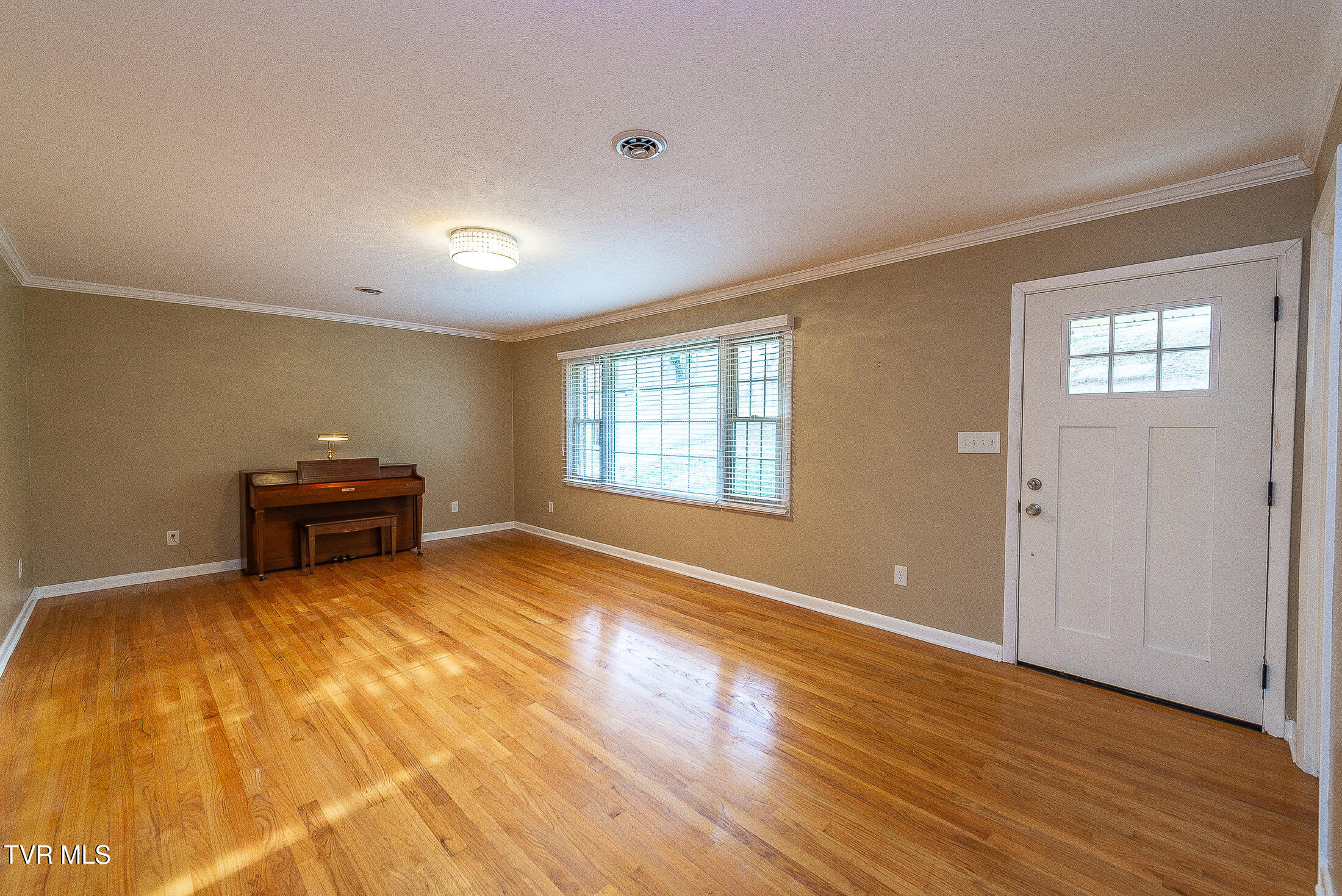 394 Elm Street Gate City, VA 24251 - Photo 7 of 55 living room