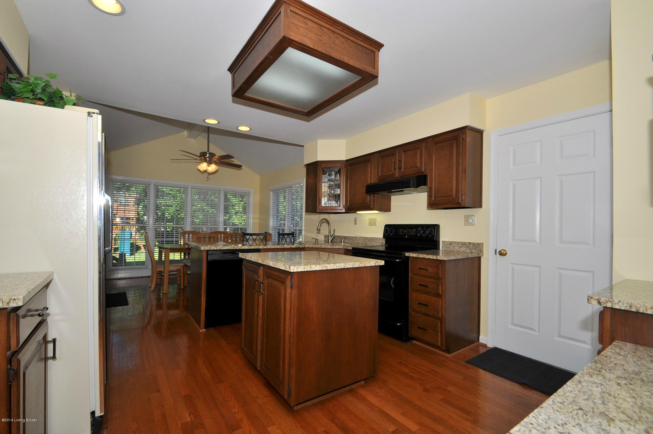 812 Foxgate Road Louisville, KY 40223 - Photo 7 of 24 Kitchen