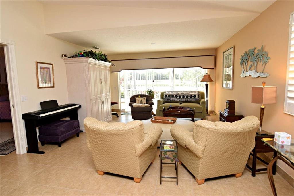 978 Southwest Balmoral Trace Stuart, FL 34997 - Photo 14 of 32 Gallery Image 14