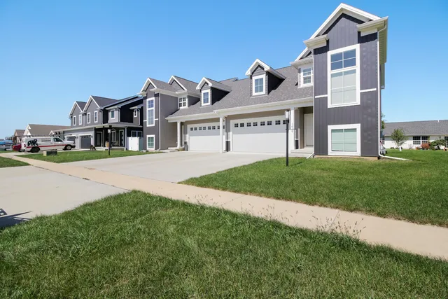 $2,890 | 1616 East Lexington Drive, Unit 1, Urbana, IL 61802