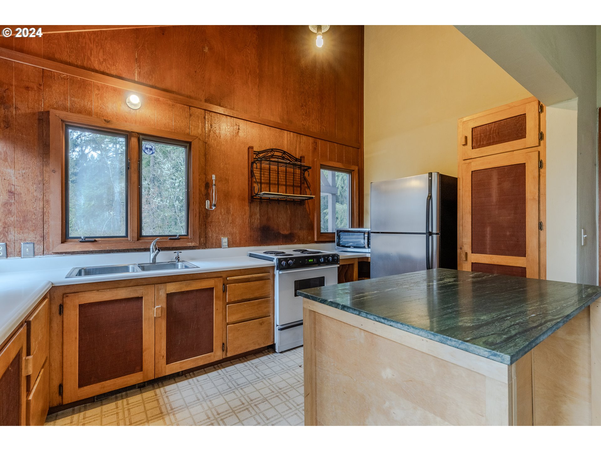 35401 Row River Road Cottage Grove, OR 97424 - Photo 11 of 41 Gallery Image 11