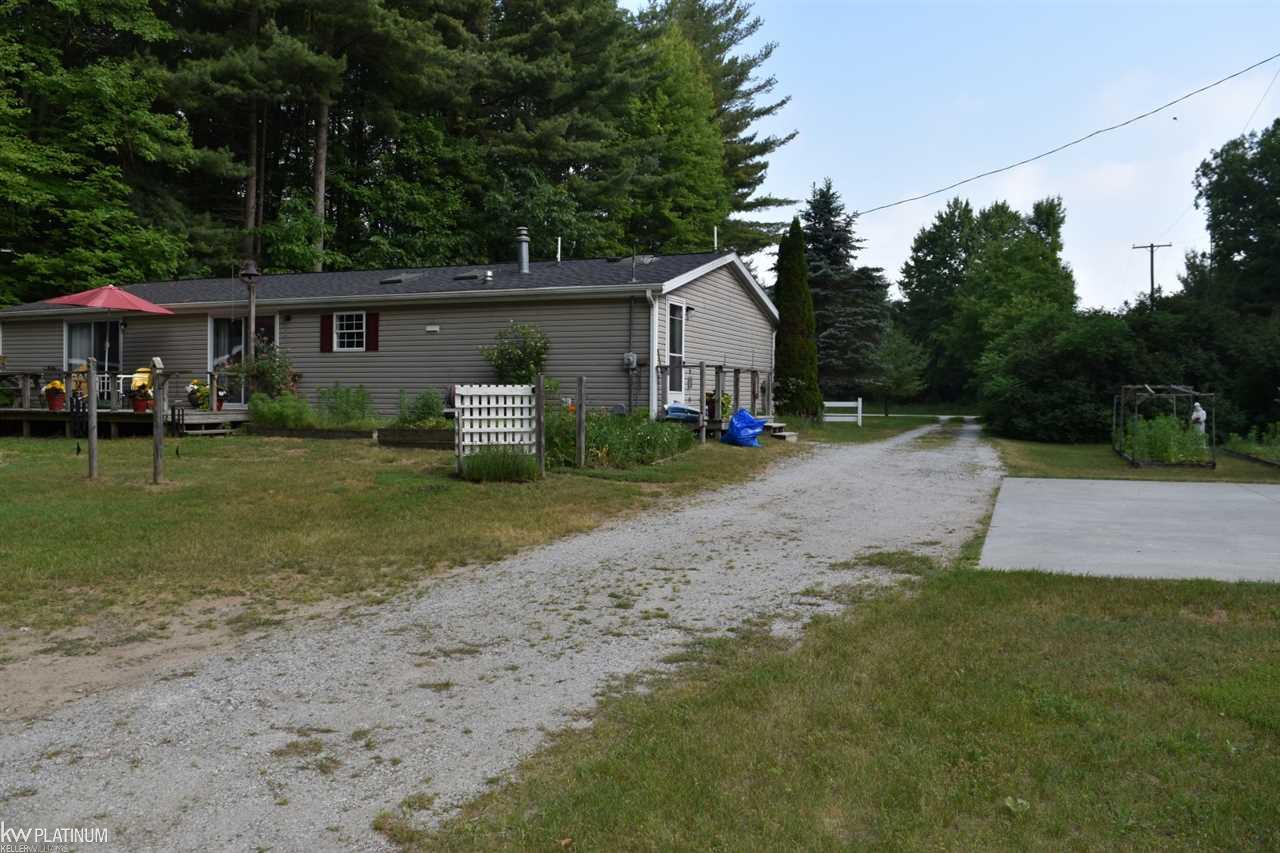 7203 Bryce Road North Street, MI 48049 - Photo 8 of 44