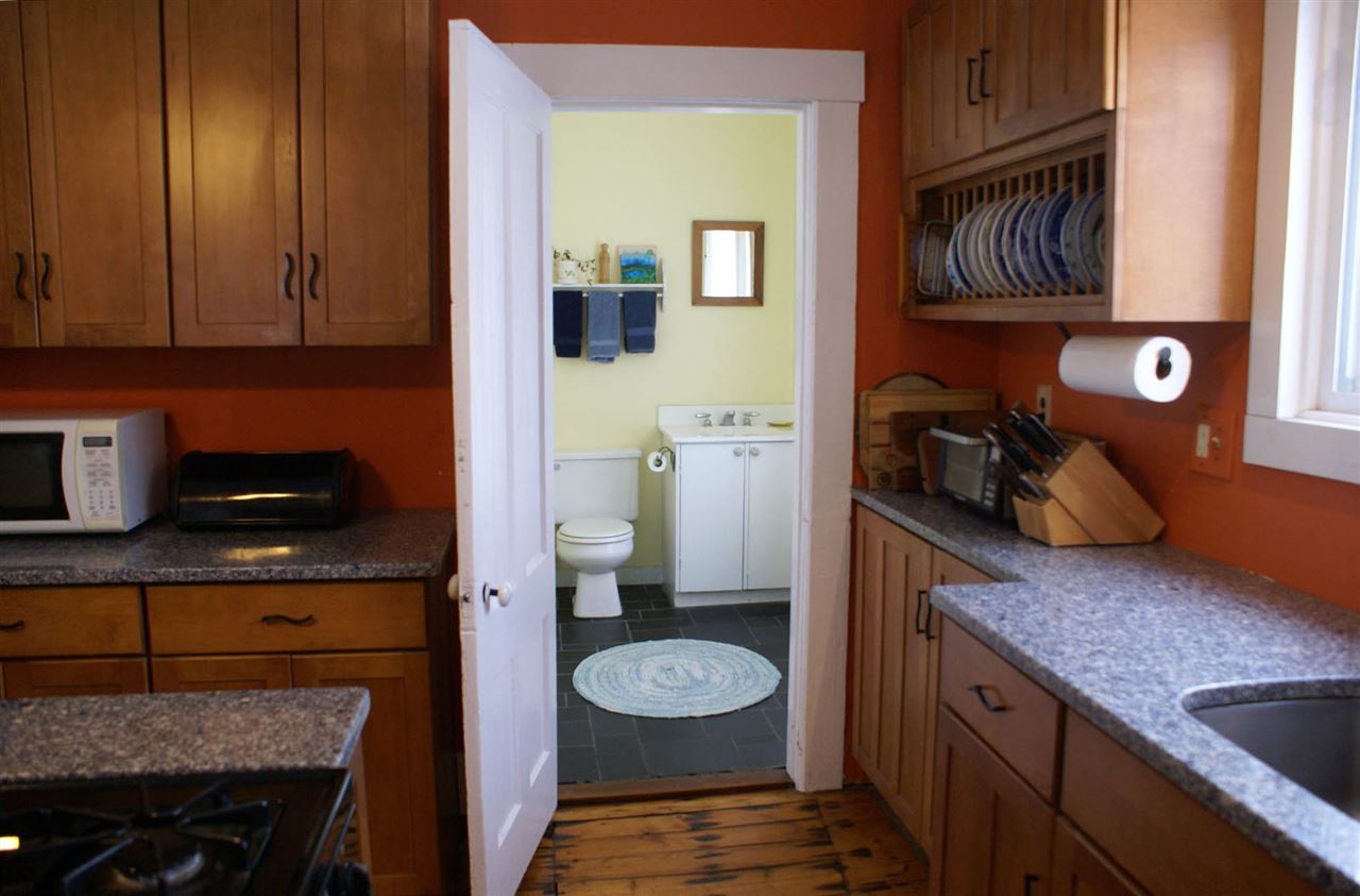 8 Christian Square Putney, VT 05346 - Photo 2 of 16