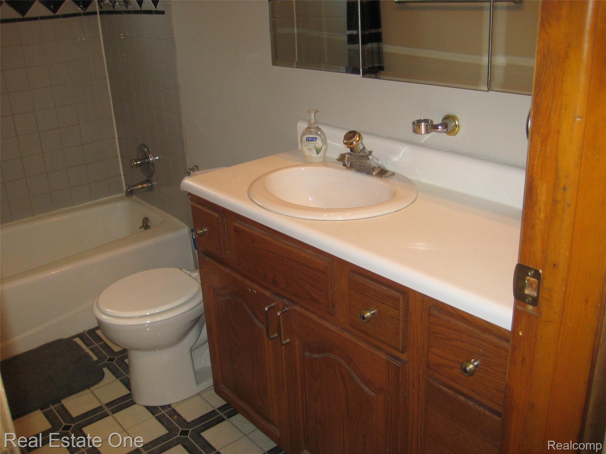 18641 Reed Street Melvindale, MI 48122 - Photo 9 of 20 IMG_3147.JPG