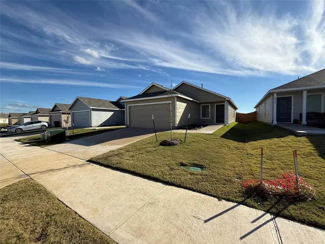 a view of a house with backyard