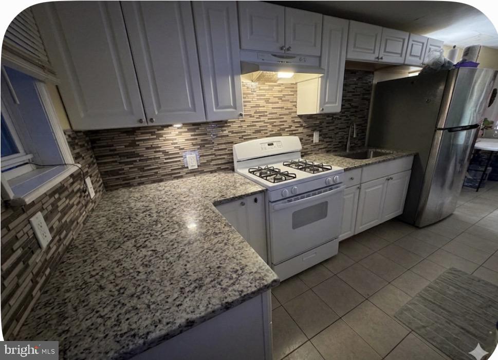 1515 Collings Road Camden, NJ 08104 - Photo 5 of 23 a kitchen with a stove and a refrigerator