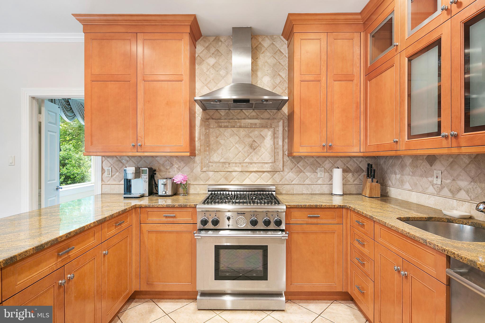 6612 Quaker Ridge Road North Bethesda, MD 20852 - Photo 14 of 40 Gourmet Kitchen