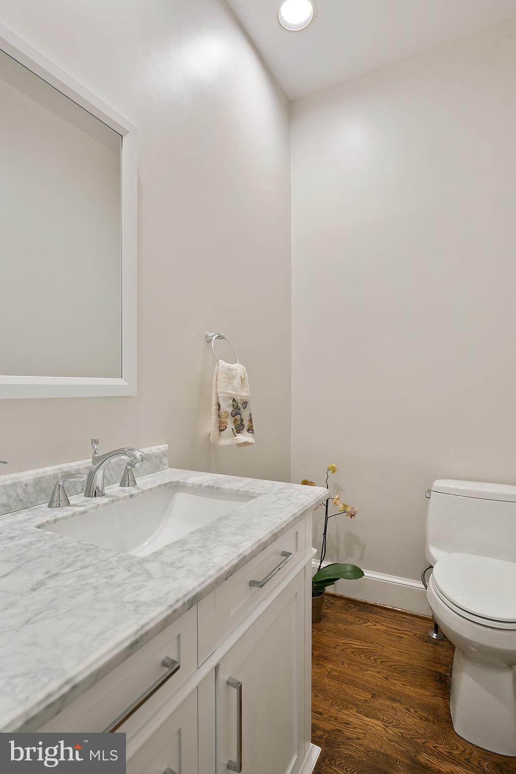 6612 Quaker Ridge Road North Bethesda, MD 20852 - Photo 22 of 40 Powder Room