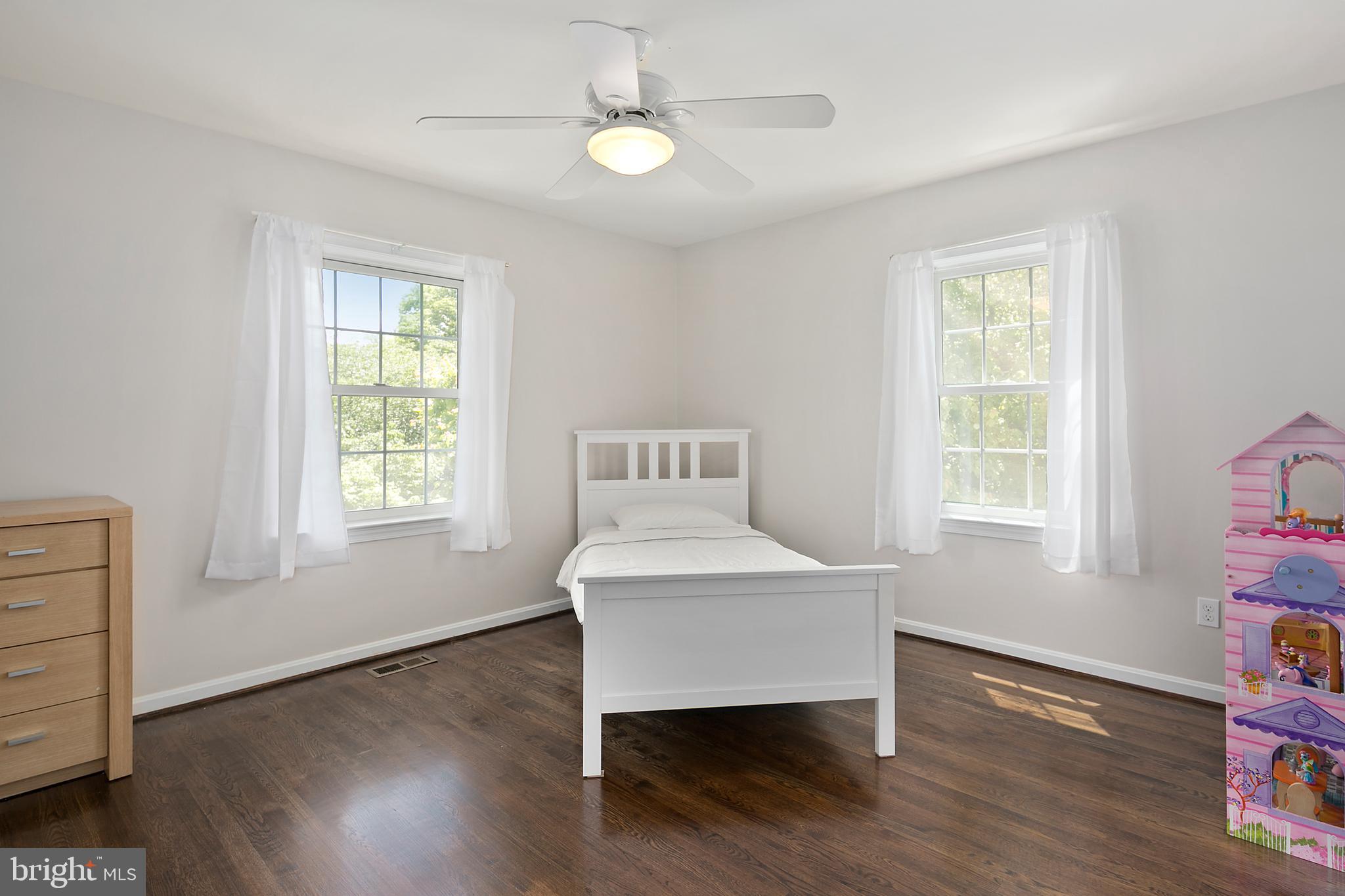 6612 Quaker Ridge Road North Bethesda, MD 20852 - Photo 29 of 40 Bedroom