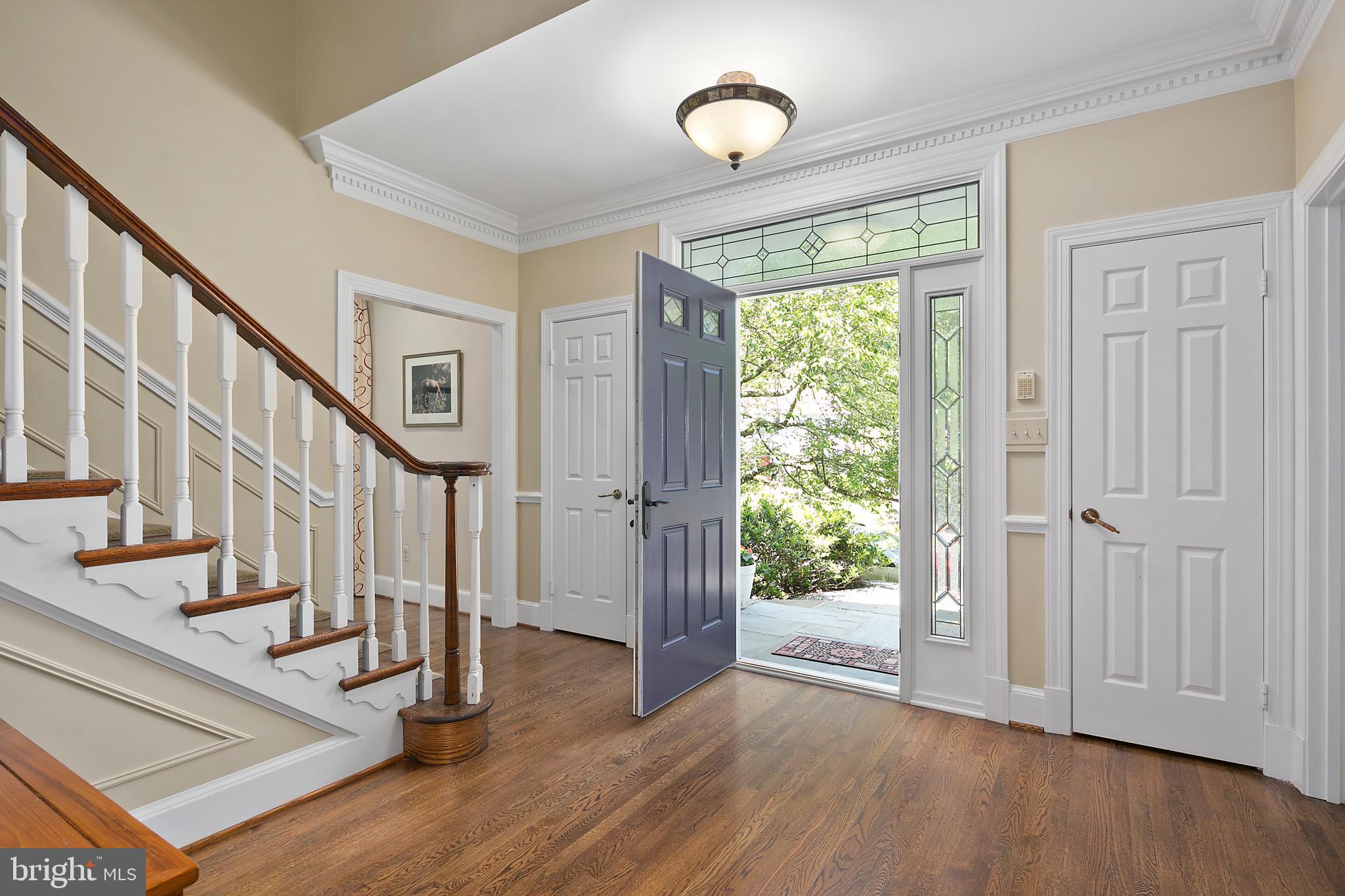 6612 Quaker Ridge Road North Bethesda, MD 20852 - Photo 4 of 40 Entryway