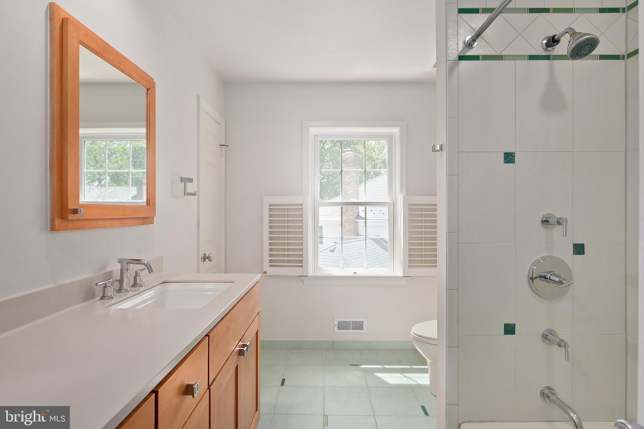 6612 Quaker Ridge Road North Bethesda, MD 20852 - Photo 33 of 40 Bath