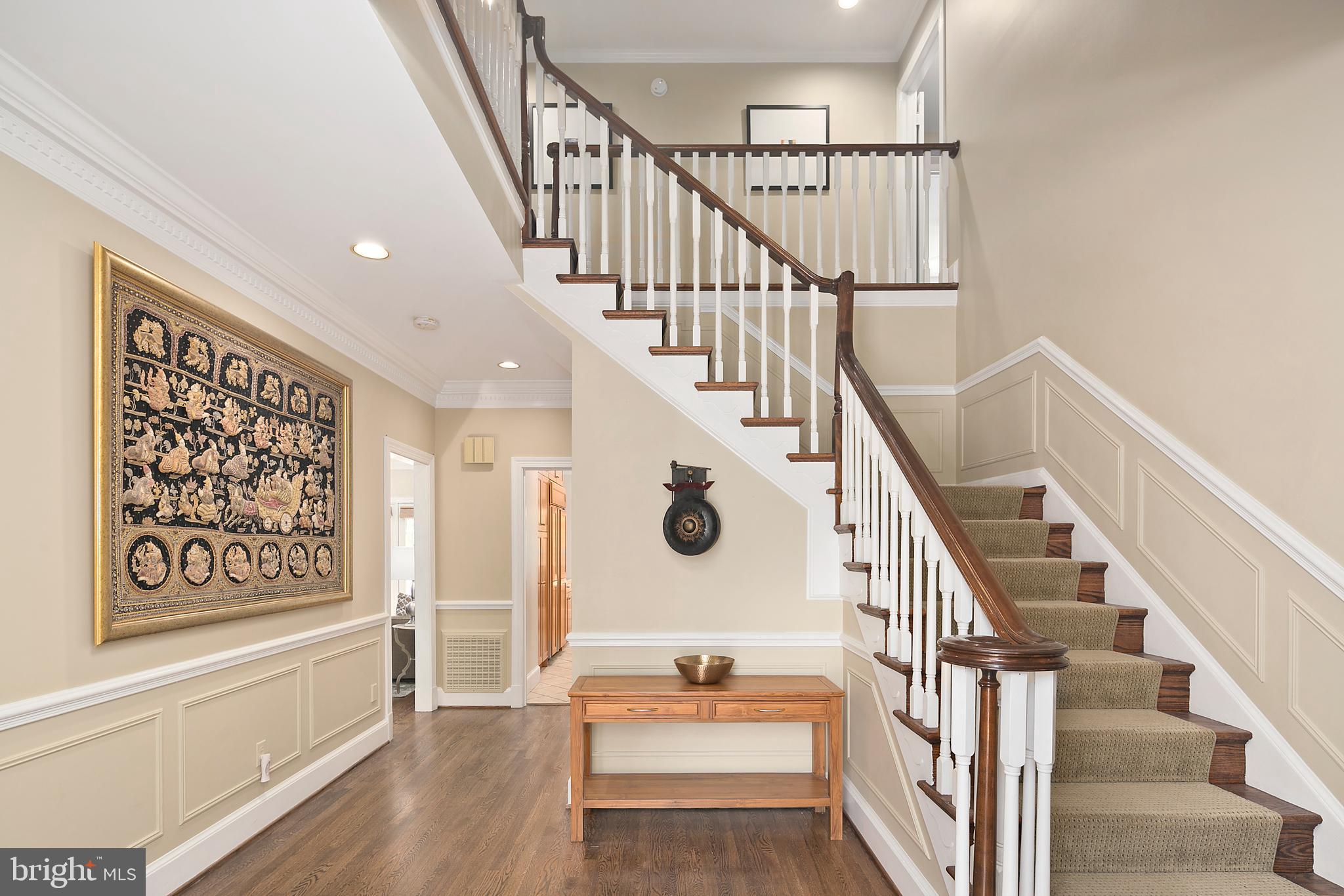 6612 Quaker Ridge Road North Bethesda, MD 20852 - Photo 5 of 40 Entryway