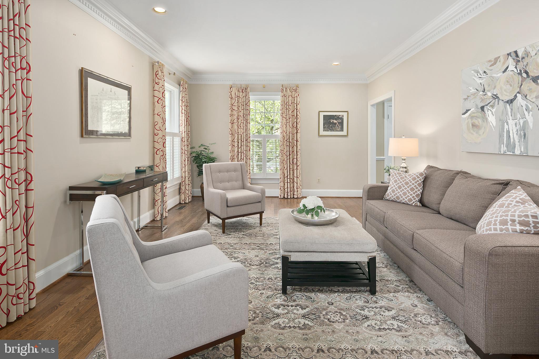 6612 Quaker Ridge Road North Bethesda, MD 20852 - Photo 7 of 40 Living Room