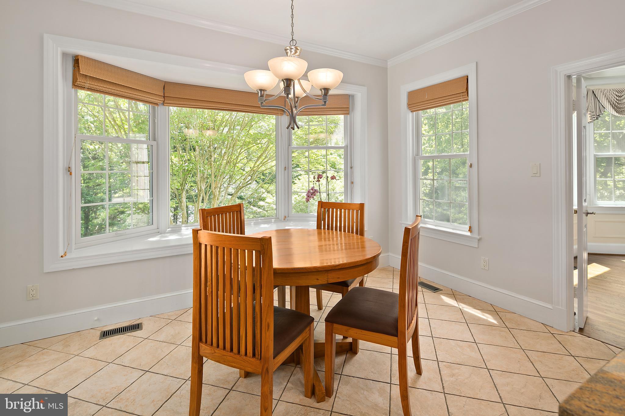 6612 Quaker Ridge Road North Bethesda, MD 20852 - Photo 9 of 40 Breakfast Nook